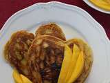Pancakes à la noix de coco, mangue et sirop de lime