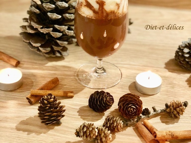 Boule de Noël pour un chocolat chaud gourmand - Au pays de Candice