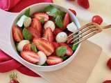 Salade de fraises et tomates cerises à la mozzarella