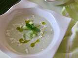 Soupe glacée au concombre, menthe et yaourt grec