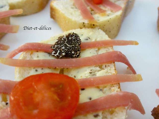 toasts-au-beurre-de-truffe-et-jambon-cru.640x480.jpg