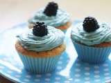Goûter : cupcake aux myrtilles et au chocolat blanc tout bleu