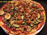 Pizza aux courgettes, oignons et chorizo portugais