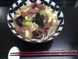 Udon avec bouillon épicé