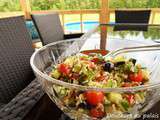 Nouvelle maison = nouvelle cuisine = nouvelle recette! :) Salade de riz brun aux tomates, olives et amandes grillées