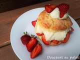 Petits shortcakes aux fraises, crème au fromage à la crème et au chocolat blanc