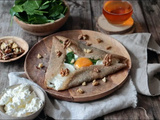 Galettes aux épinards, fromage de chèvre et œuf