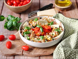 Salade d’orzo aux tomates poêlées et petits pois en chaud-froid