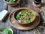 Soupe de haricots blancs saucisse et pesto d’épinards