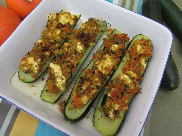 Courgettes farcies aux pignons et citron - Châtelaine