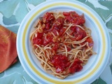 Spaghetti aux tomates fraîches et aux épices italiennes