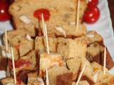 Cake au poulet tandoori, oignon rouge, tomates cerise, mozzarella et estragon
