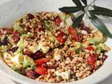 Salade du peloponnese (olives kalamata, avocats, feta, pignons et tomates)