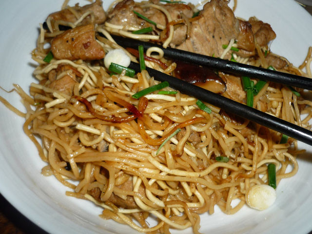 Cuisine / Recette. Nouilles chinoises sautées au boeuf et aux légumes :  mettez de l'Asie dans votre assiette !
