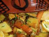 Tajine poulet, pommes de terre, carottes, courgette, olives et epices