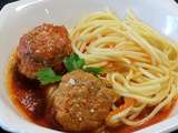 Spaghetti, boulettes et sauce tomate épicée