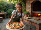 Placer une pizza sur une pierre à pizza : astuces efficaces et pratiques