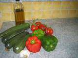 Aumonières de courgettes au chèvre frais, coulis de tomates et de poivron