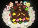 Gâteau d'aniversaire au yaourt, ganache au chocolat et bonbons
