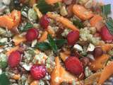 Salade quinoa, carottes, courgettes, fraises et noisettes