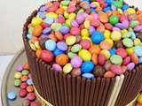 Gâteau d'anniversaire à pois multicolore, de la couleur, des smarties et des m&m's, du bonheur pour mon Chabichou