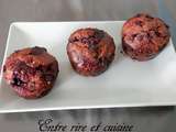 Muffins à l'épeautre coeur de confiture de fraises et pépites de chocolat au lait {sans sucre ajouté, sans beurre}