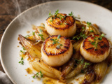 Coquilles Saint Jacques sur un lit d’endives caramélisées