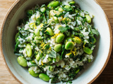 Salade de riz aux fèves et aux épinards