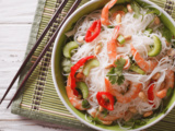 Salade Thaï aux nouilles et aux crevettes