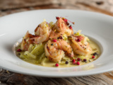 Scampis aux poireaux et poivre rose