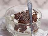 Crème glacée à la noix de coco sauce chocolat