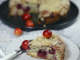 Gâteau crumble aux cerises et aux épices