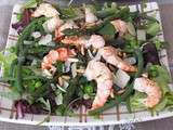 Salade de légumes verts aux gambas marinées