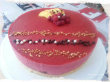 Bavarois (entremet) aux fruits et croquant praliné chocolat