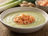 Velouté de poireaux et crevettes sautées au gingembre : recette facile
