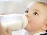 Comment changer le lait maternisé de votre bébé