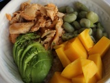 Buddha bowl gourmand : saumon, mangue et avocat en harmonie