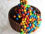 Décor gâteau : Gravity cake m&m's