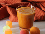 Smoothie abricot-pêche : la fraîcheur estivale en un verre