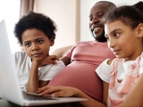 Impacts des nouvelles technologies sur la vie familiale : avantages et désavantages à connaître