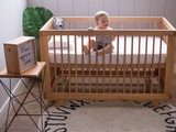 Raisons de choisir un lit bébé évolutif en bois massif pour votre bébé