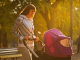 Voyager avec bébé en toute sérénité : conseils pratiques et destinations familiales idéales