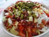 Salade de pommes de terre, crudités, cornichons, chorizo