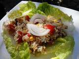 Salade de riz aux cacahuètes et sauce vinaigrette Thaï