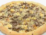 Pizza viande hachée avec bordures fourrées