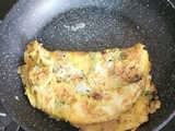 Omelette aux lamelles de courgette et fromage râpé