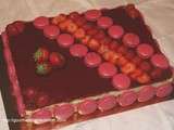 Gâteau d'anniversaire, fraises et thé matcha