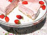 Gâteau glacé mousseux aux fraises qui peut finir en gâteau bouse