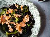Salade de riz noir au saumon