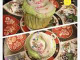 Cupcakes au thé matcha et aux fraises séchées